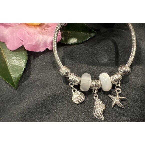 Mint Stainless Steel Starfish Shell Crystal Charm Silvertone Bangle Bracelet NEW - Picture 1 of 6